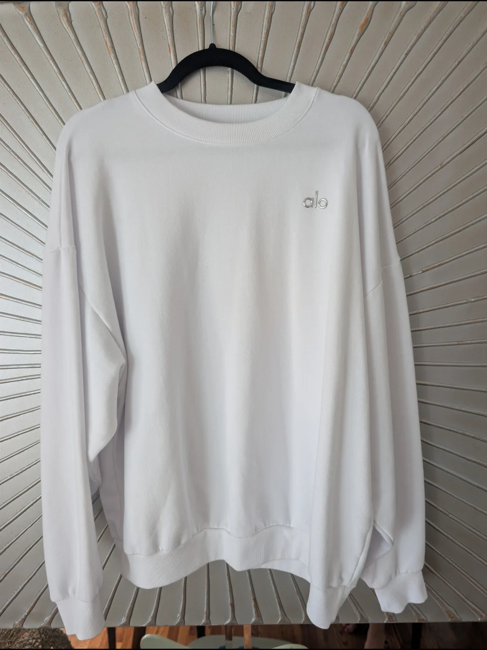 ALO Yoga Women’s White Cropped Crewneck Sweatshirt